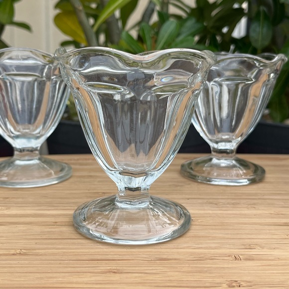 Vintage set of 6 Anchor Hocking Ice Cream Sundae Dishes - Picture 3 of 8